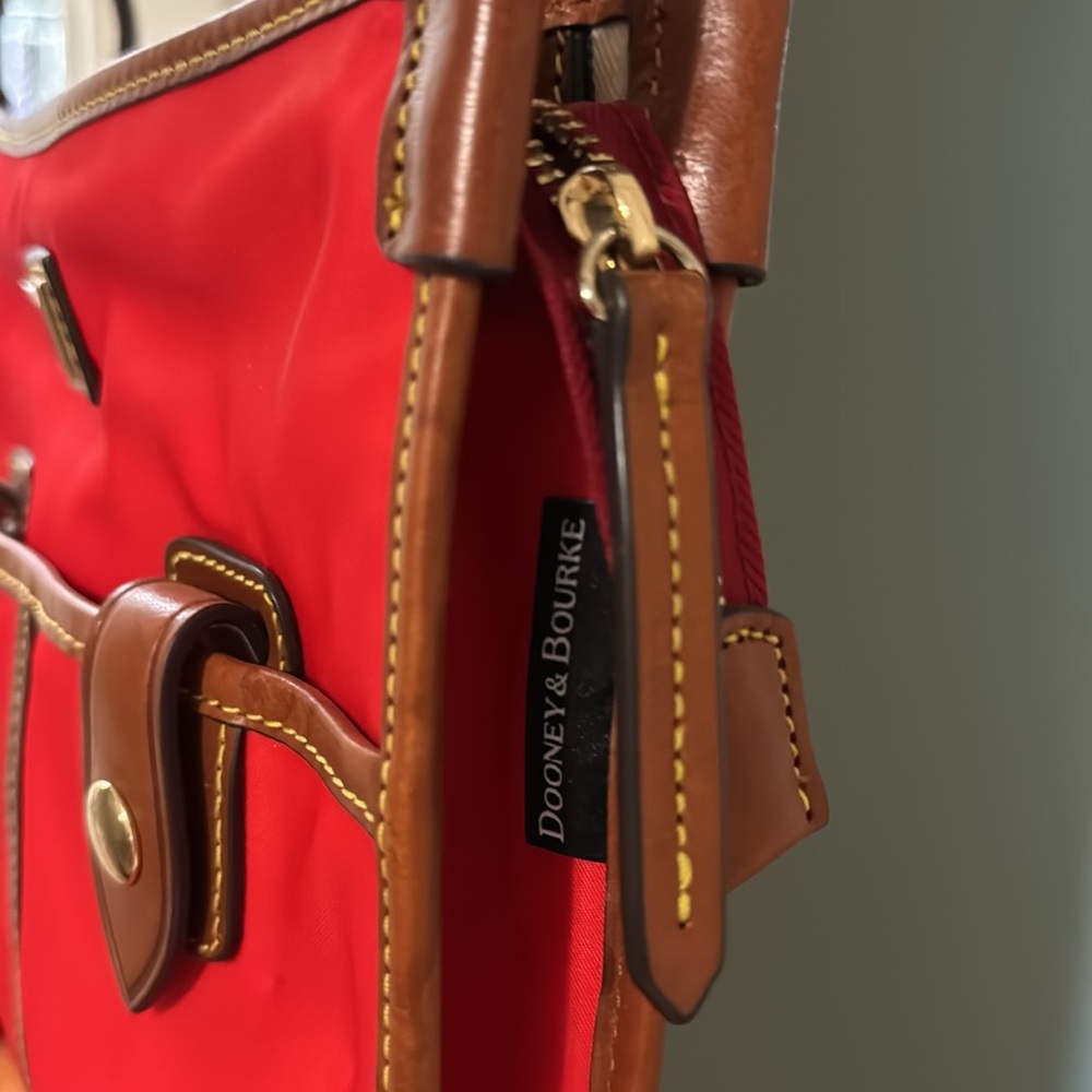 Dooney and Bourke red purse- used/ still in very good condition - Picture 2 of 12